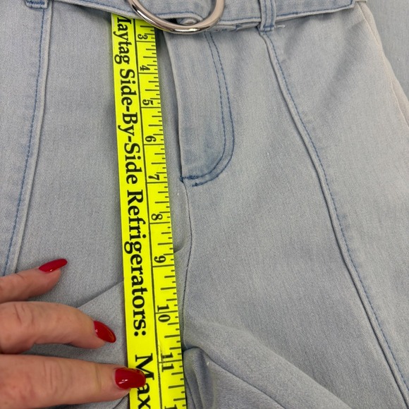 A Calin By Flying Tomato Light Wash Denim Belted Flare Jeans Size S (26x30.5) - Picture 11 of 12